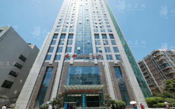 成都西區(qū)醫(yī)院隆胸怎么樣？專業(yè)醫(yī)生在線介紹、收費表一覽