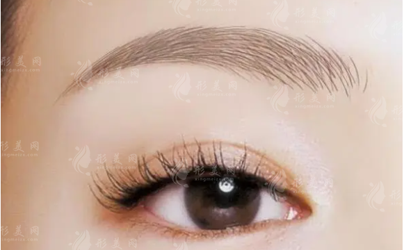 植眉VS紋眉有什么區(qū)別，到底哪種效果好？微針植眉靠譜嗎？