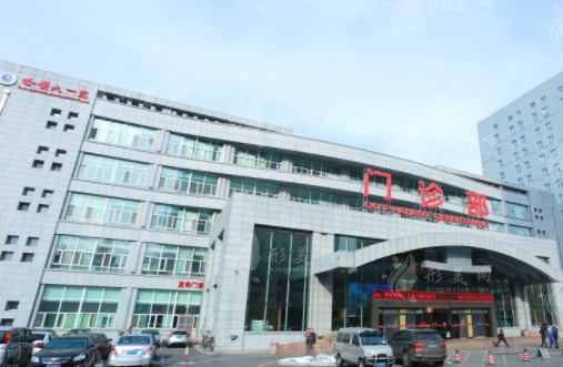 哈爾濱醫(yī)大一院去眼袋費用多錢？手術(shù)能維持幾年？