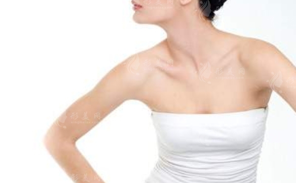 硅膠隆胸取出手術(shù)的風(fēng)險及其降低方法