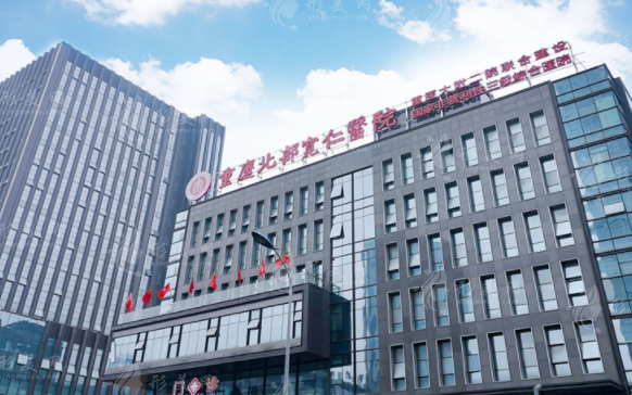 重慶松山醫(yī)院整形豐胸怎么樣？醫(yī)生名單+案例分享+收費(fèi)價格表