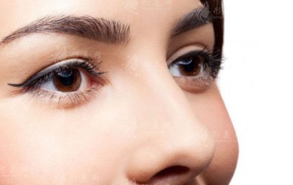 耳軟骨墊鼻尖歪斜的原因及修復方法