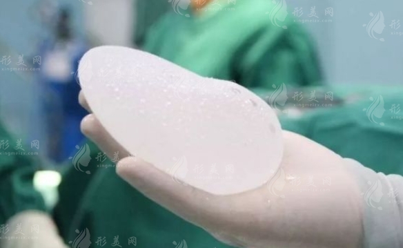 不合格的隆胸假體出現(xiàn)滲漏破裂還能修復(fù)嗎？