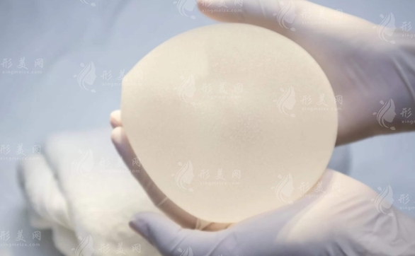 假體隆胸切口位置的專業(yè)分析