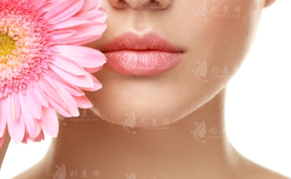 嘟嘟唇整容：效果與風(fēng)險并存的美麗選擇