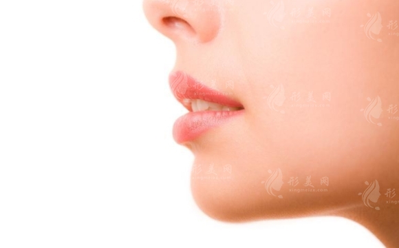 假體墊下巴的危害、后遺癥及持久性分析