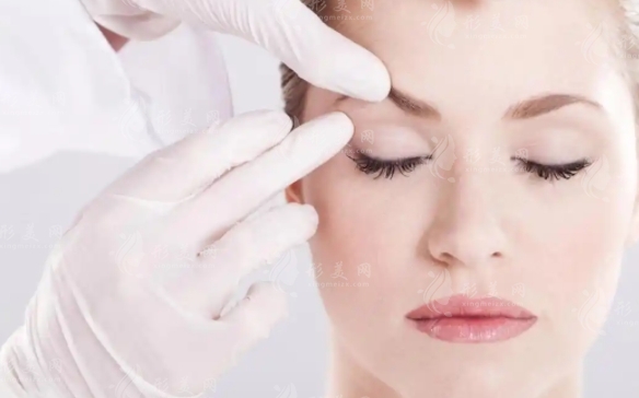 光子嫩膚：黃褐斑的克星及其多重美容效果