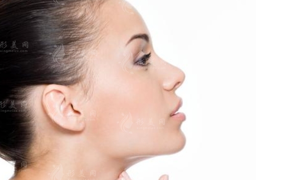 注射法墊下巴與假體法墊下巴：如何選擇？哪個安全、效果好？