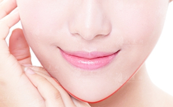 皮膚松弛能否做吸脂減雙下巴？術后會出現(xiàn)凹凸不平嗎？