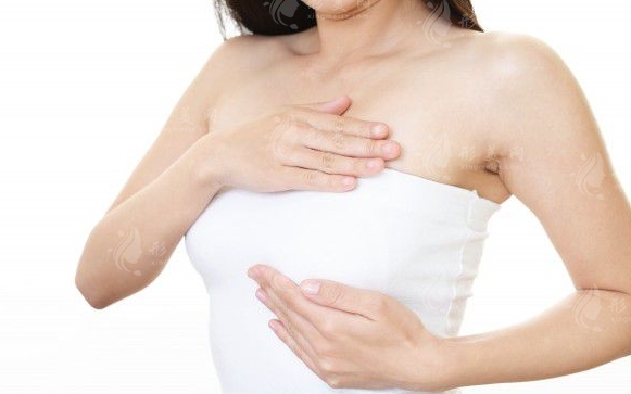 失敗的假體隆胸如何“挽救”：假體取出與重新植入的探討