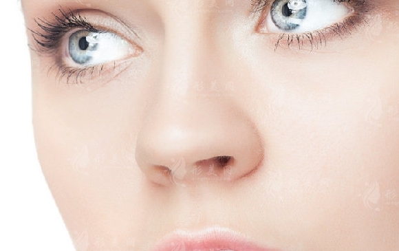 隆鼻修復(fù)的假體取出方法