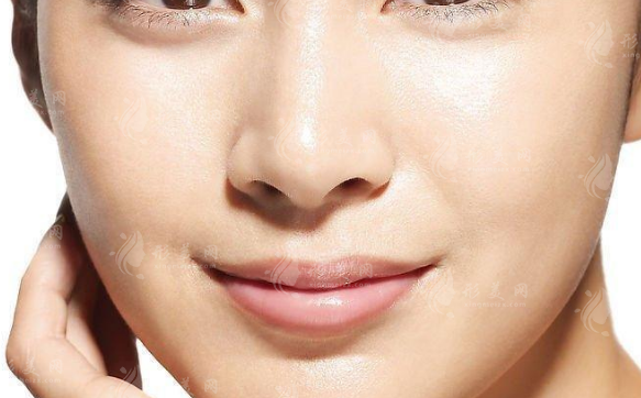 假體隆鼻出現(xiàn)包膜攣縮怎么辦？取出來行不行？