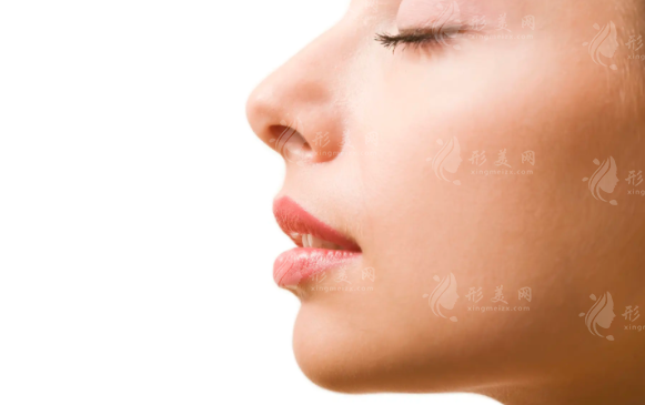 低鼻縮鼻頭手術(shù)：追求小巧精致，需警惕后遺癥