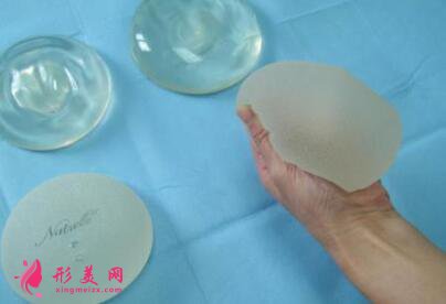 麥格、娜綺麗假體哪個好?